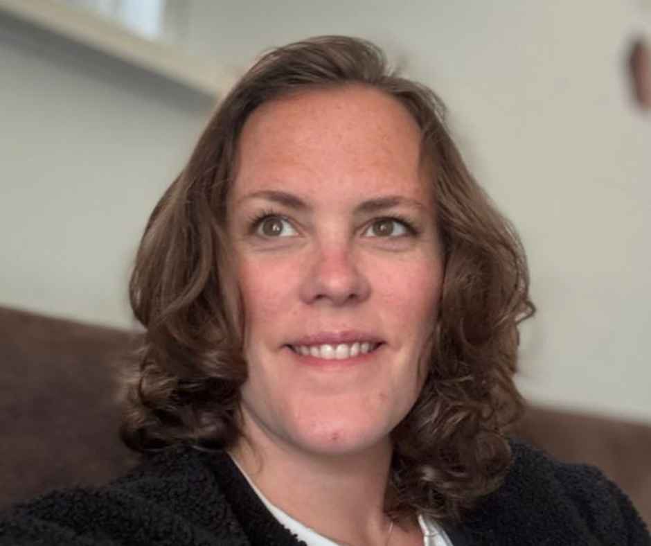 Vrouw met chronische clusterhoofdpijn